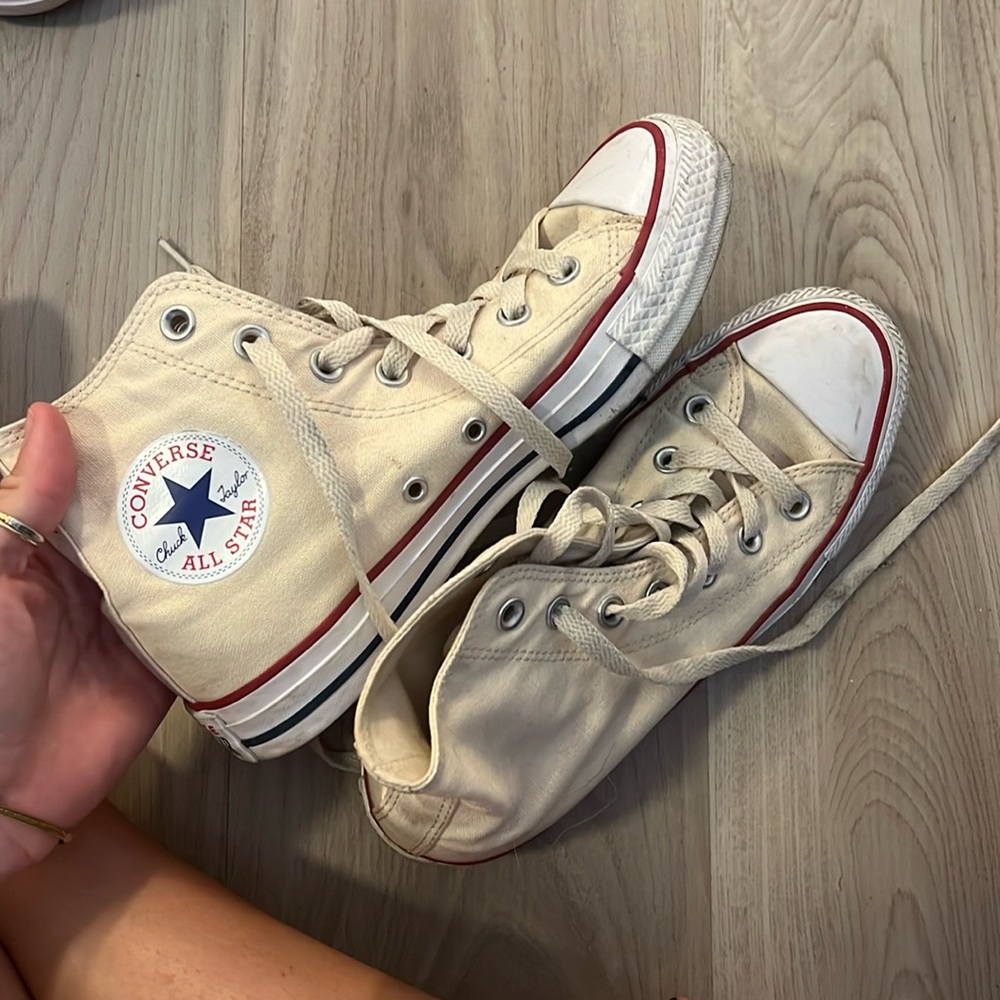 Cream Converse